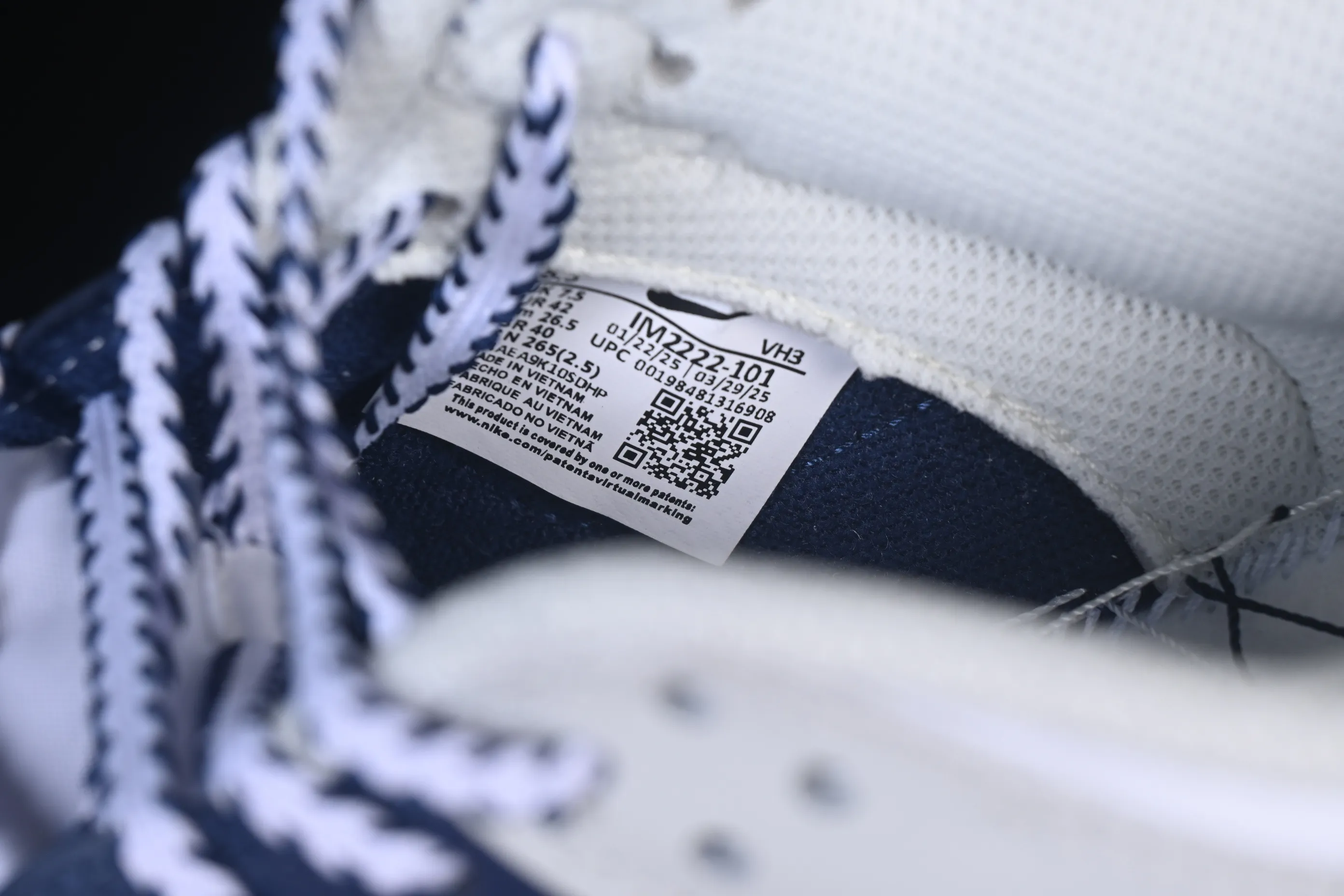 All categories Nk SB Dunk series Nk SB Dunk Low low-top sneakers Nike SB Dunk Low blue, white and gray color matching low-top casual sneakers IM2222-101